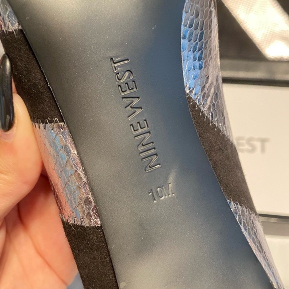 Nine West- limited edition- black & sliver matching heel’s & clutch bundle - Picture 6 of 9